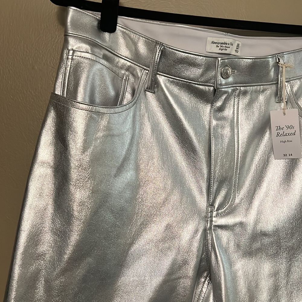NWT Abercrombie and Fitch Metallic Silver 90’s Straight Jean - size 32 / 14